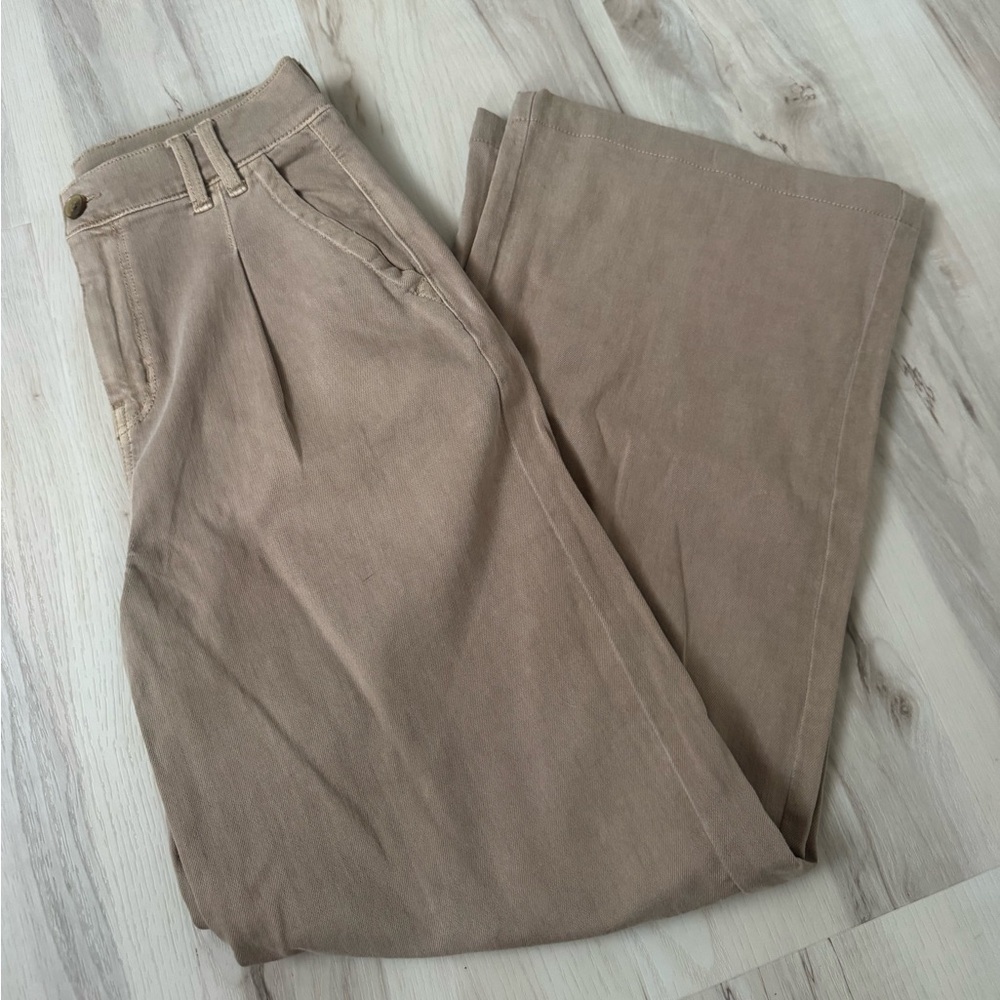 American Eagle Outfitters High-Waist Wide-Leg Jeans in Taupe
